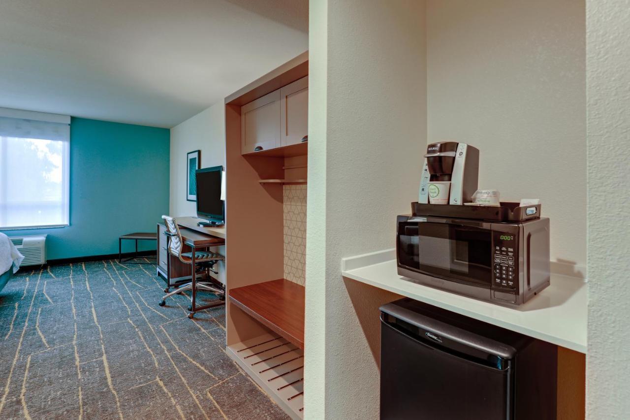 Standard King Room with Roll-in Shower - Mobility Accessible